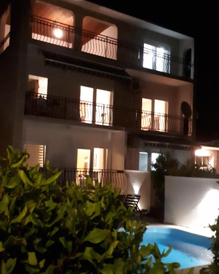 Villa Roso คาชเตลา ภายนอก รูปภาพ